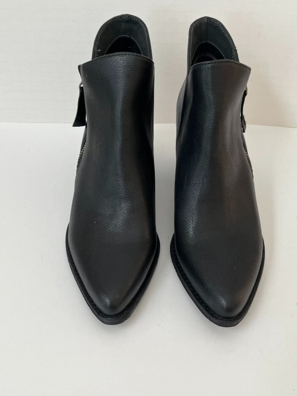Zodiac Ashton Black Faux Leather Side Zip Western Ankle Boots Women's 8.5 ~ EUC